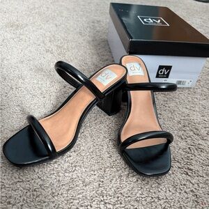 NIB Dolce Vita Halsty Block Heel Sandal
Black Shiny Size 9